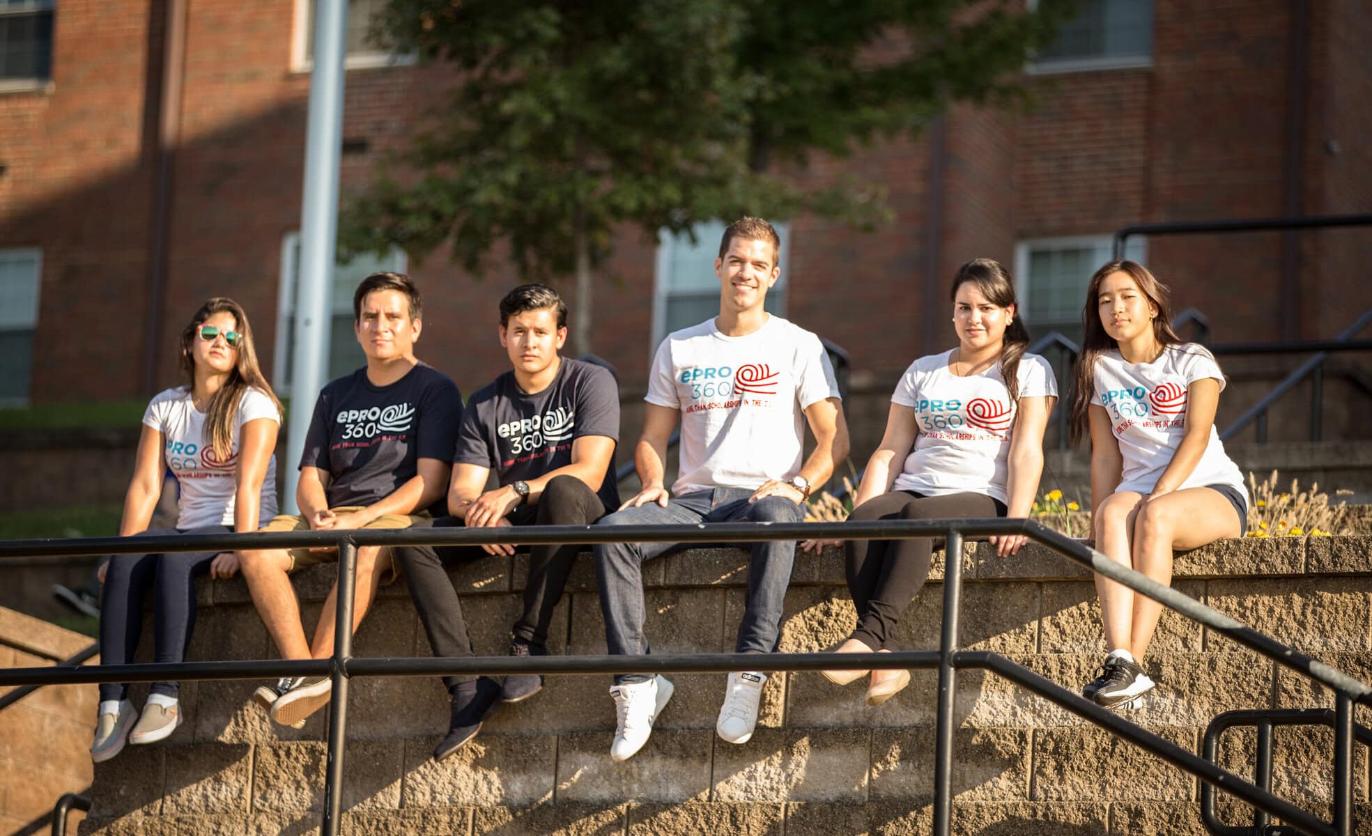 Studierende auf dem Campus – Vorbereitung auf die Bewerbung für ein Ingenieurstudium in den USA